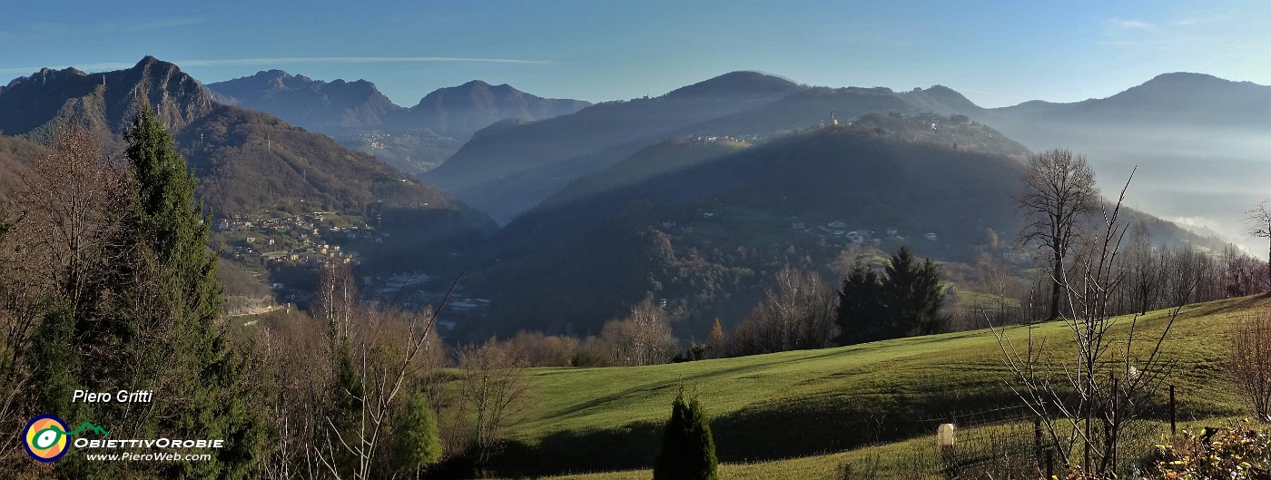 22 Da Padronecco vista verso i monti di val Brembana e Serina.jpg